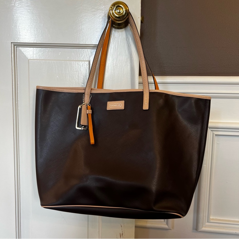 Coach City Metro Park Tote Bag, Genuine leather, classic style